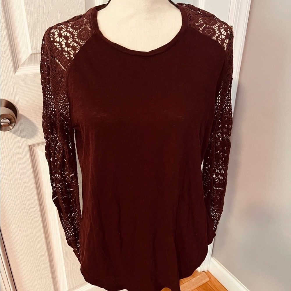 GH Bass & Company Lace Sleeve Top in Beautiful Burgundy Size Medium